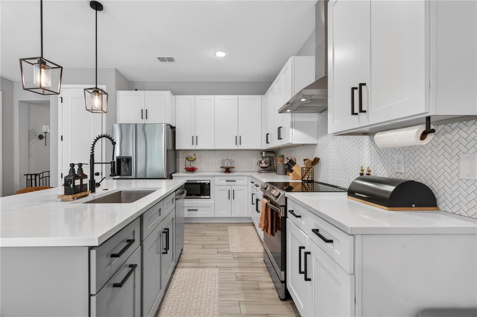 PALM LAKES ESTATES - Residential