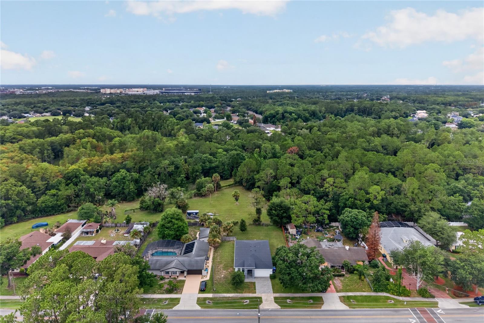 PALM LAKES ESTATES - Residential