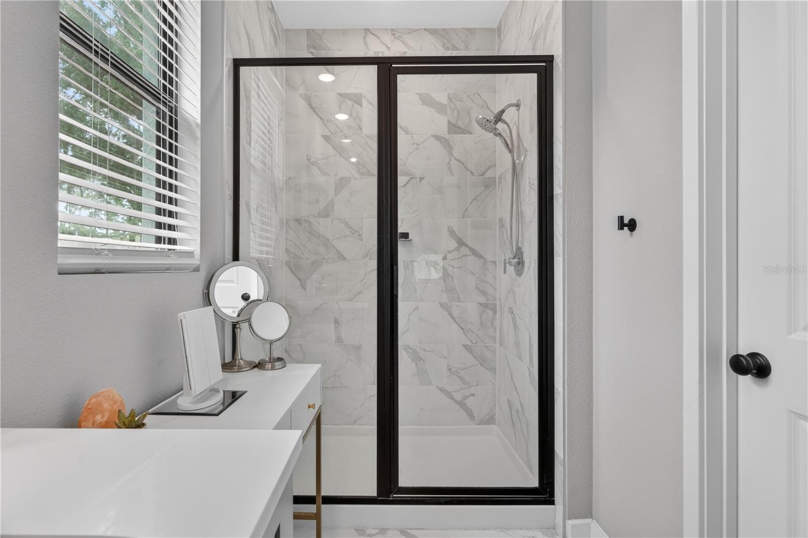 PALM LAKES ESTATES - Residential