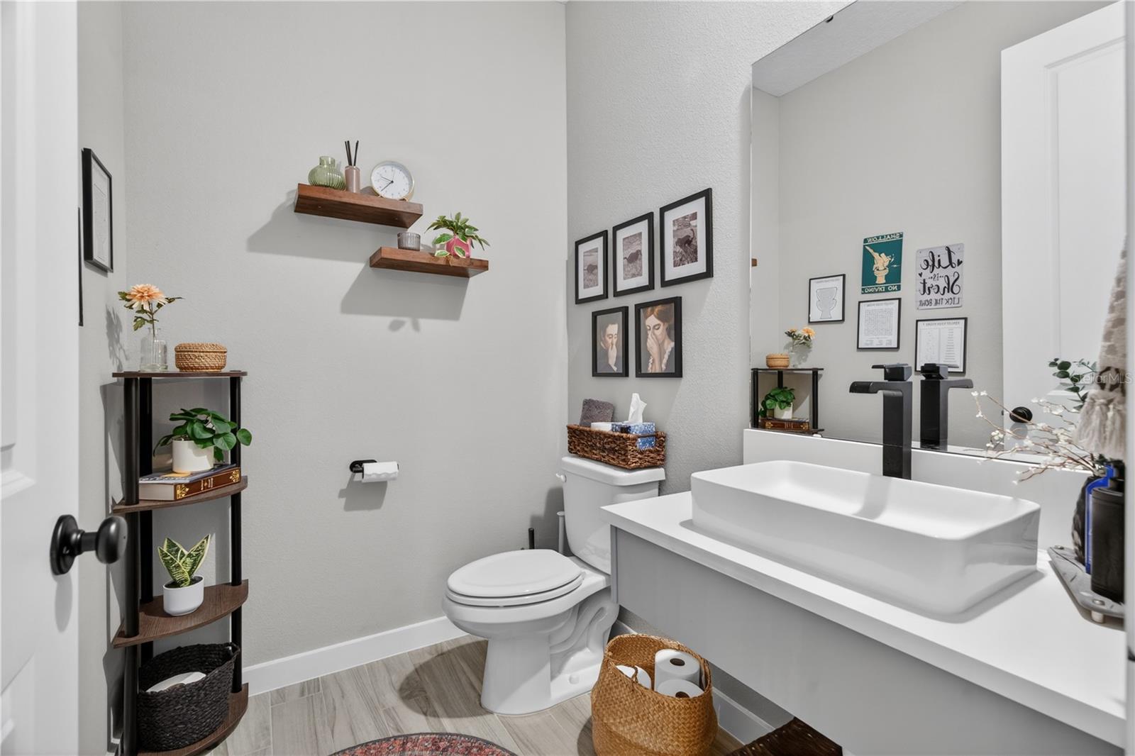 PALM LAKES ESTATES - Residential