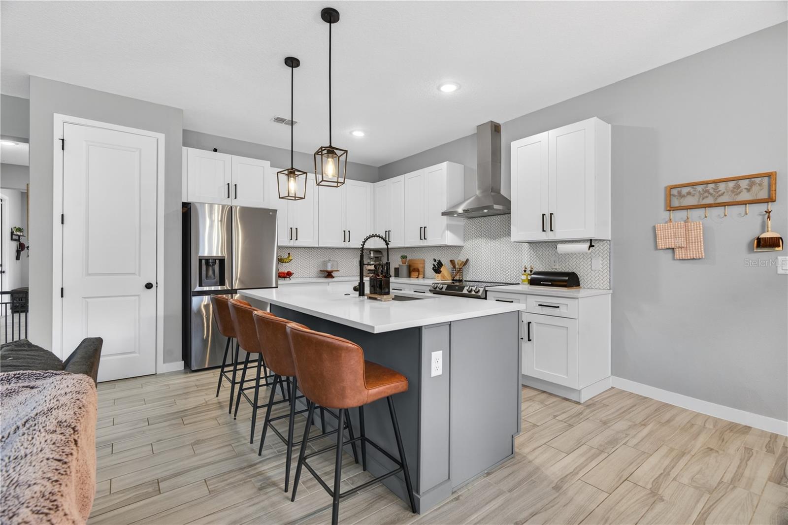 PALM LAKES ESTATES - Residential