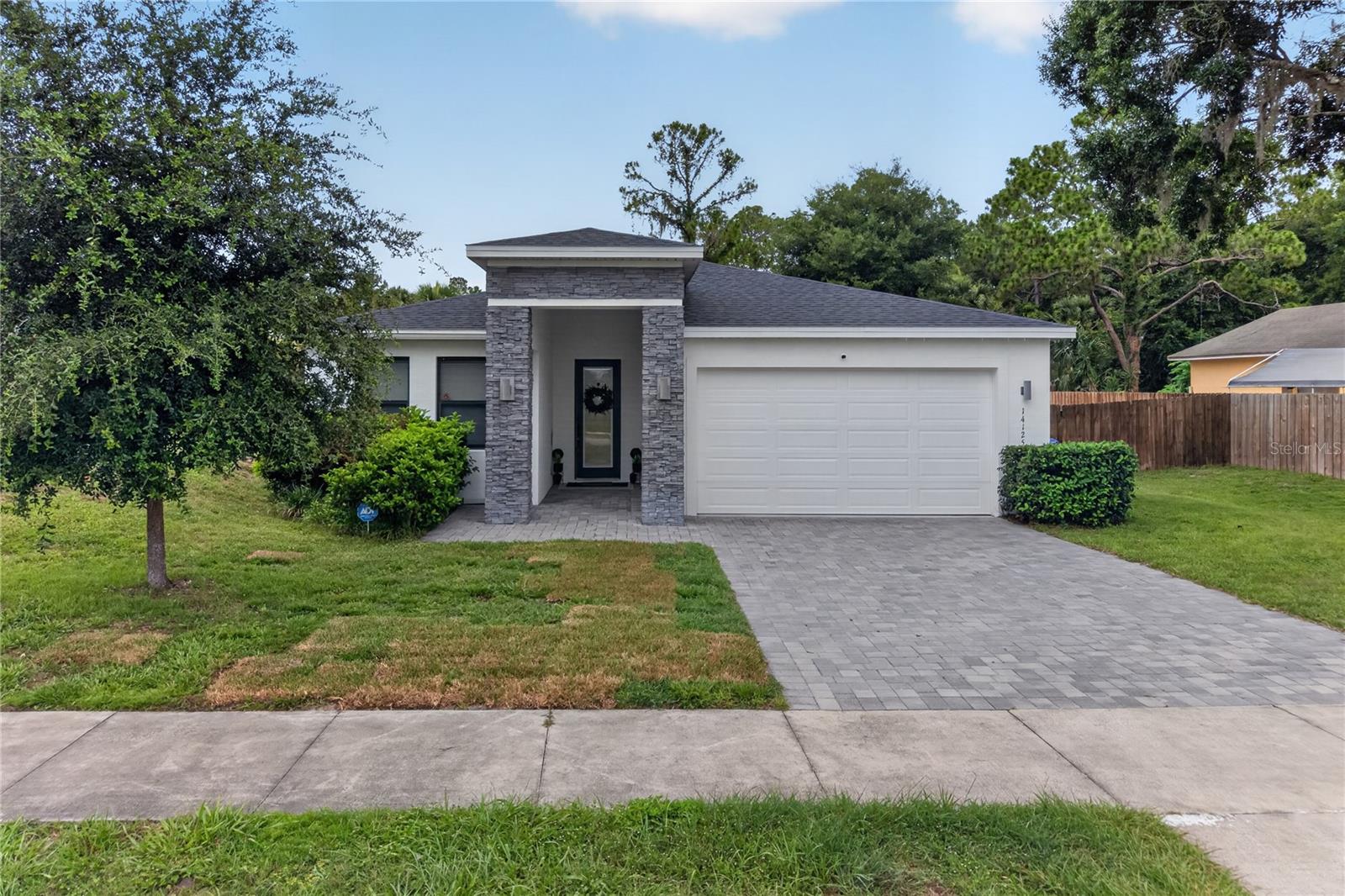 PALM LAKES ESTATES - Residential