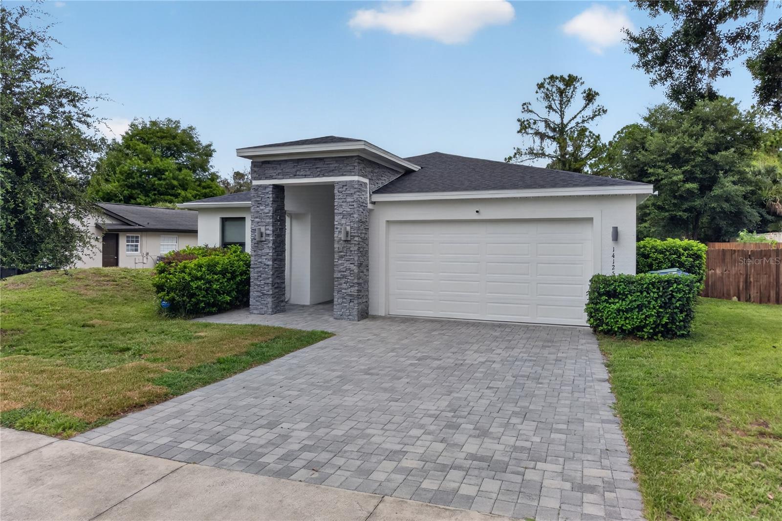 PALM LAKES ESTATES - Residential