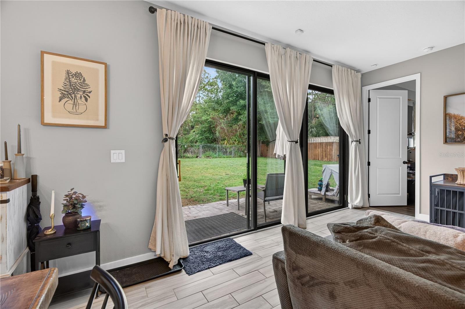 PALM LAKES ESTATES - Residential
