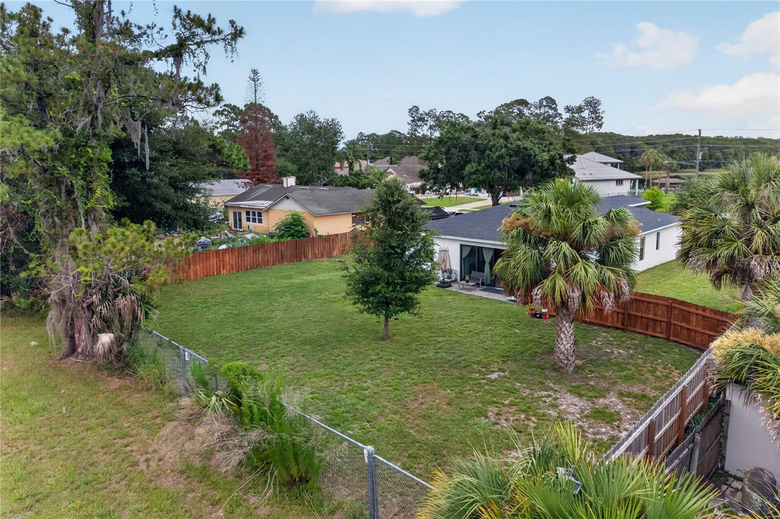 PALM LAKES ESTATES - Residential