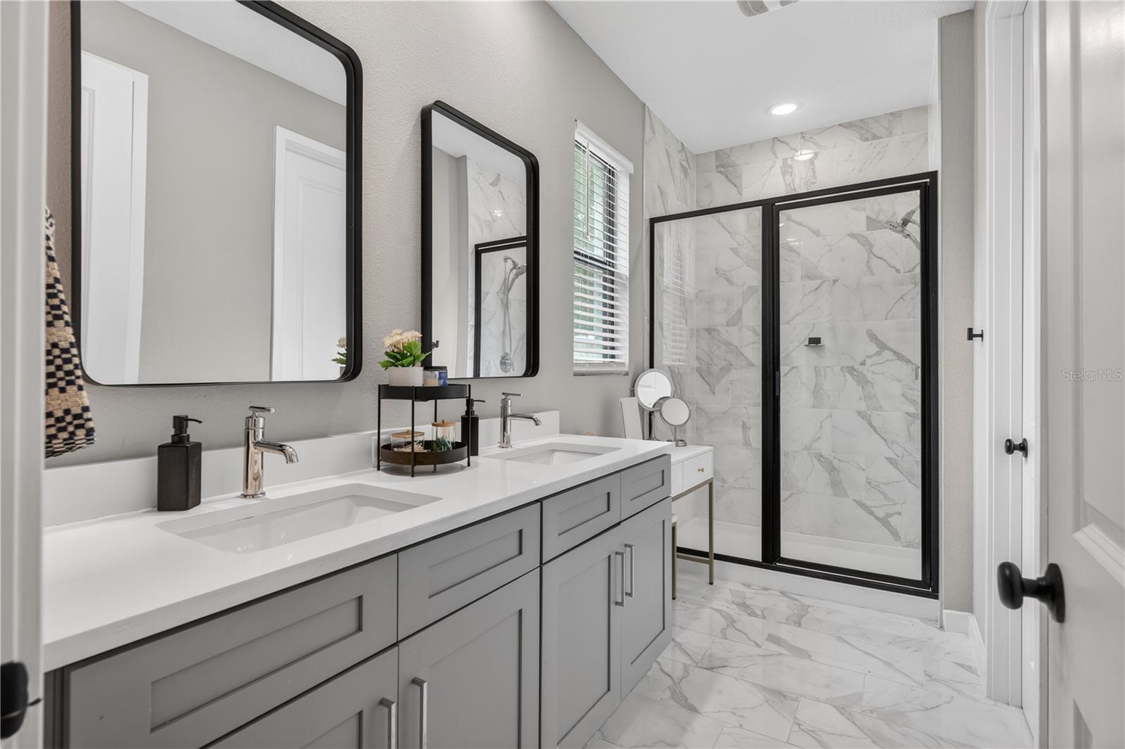 PALM LAKES ESTATES - Residential