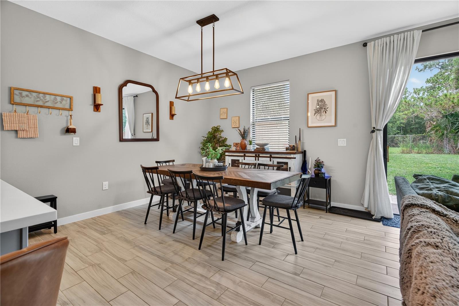 PALM LAKES ESTATES - Residential