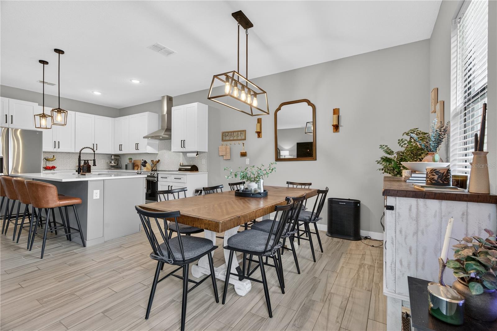 PALM LAKES ESTATES - Residential