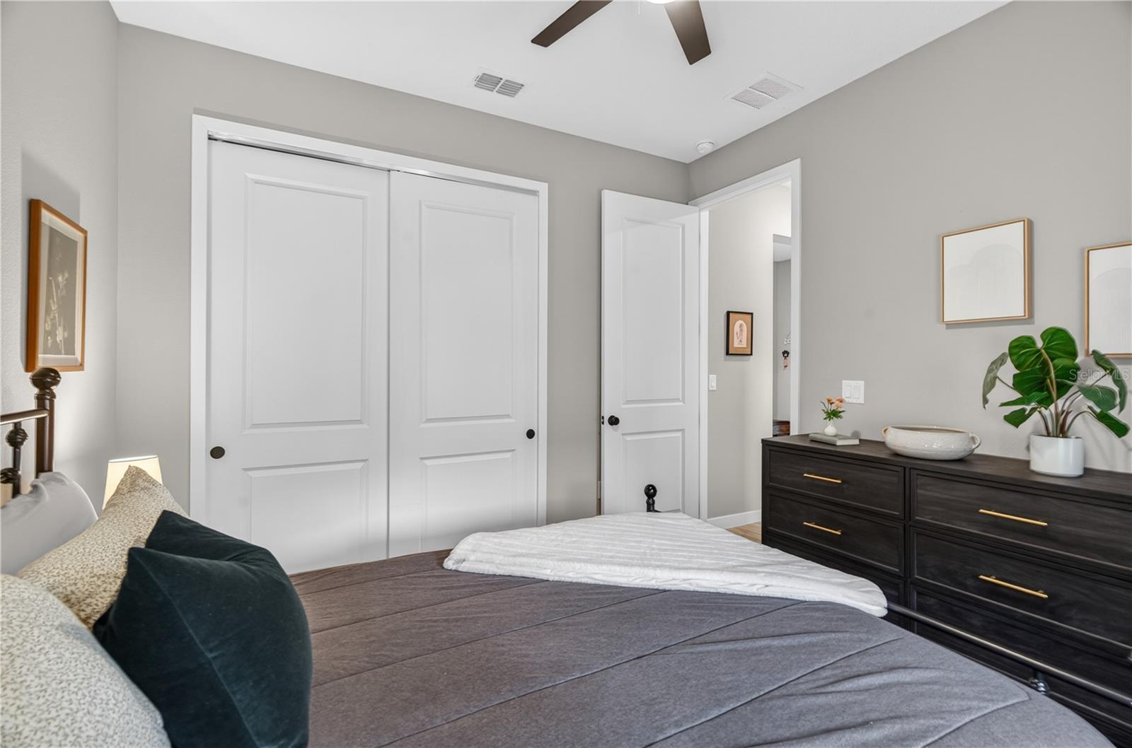 PALM LAKES ESTATES - Residential