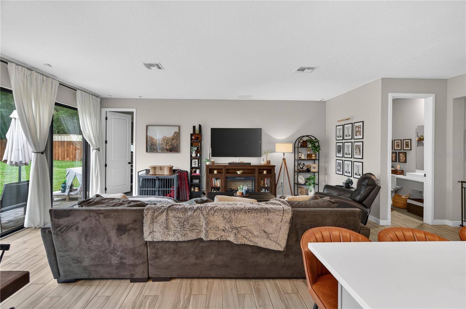 PALM LAKES ESTATES - Residential