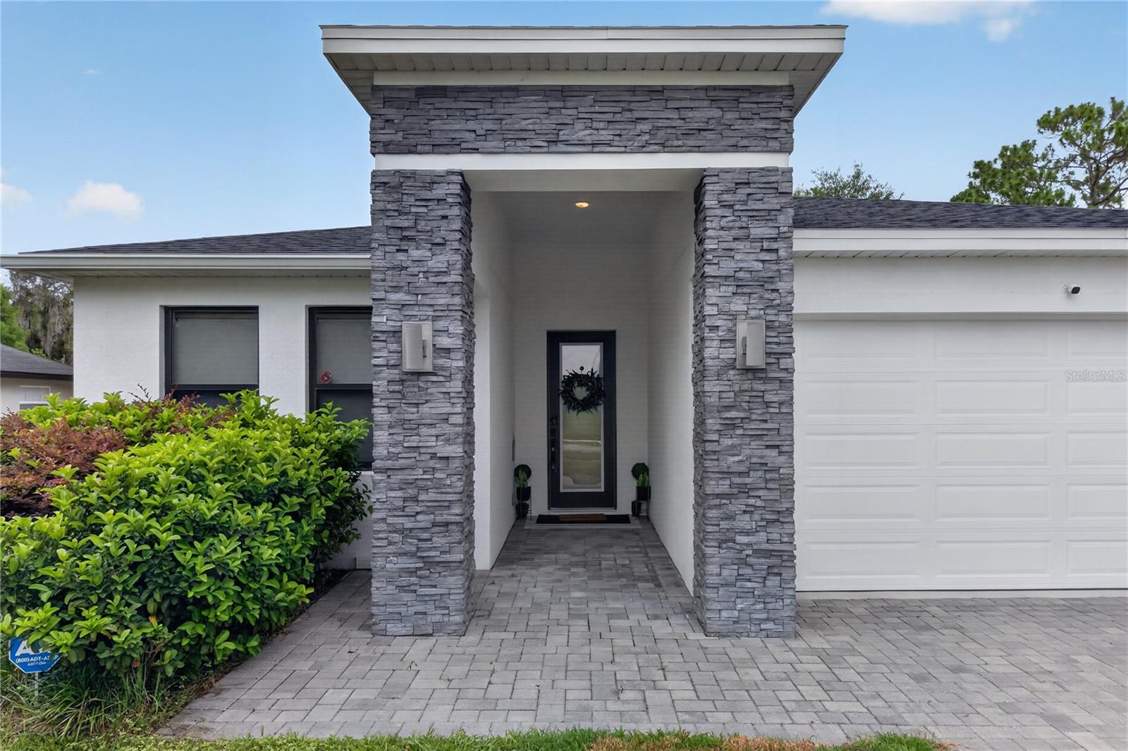 PALM LAKES ESTATES - Residential