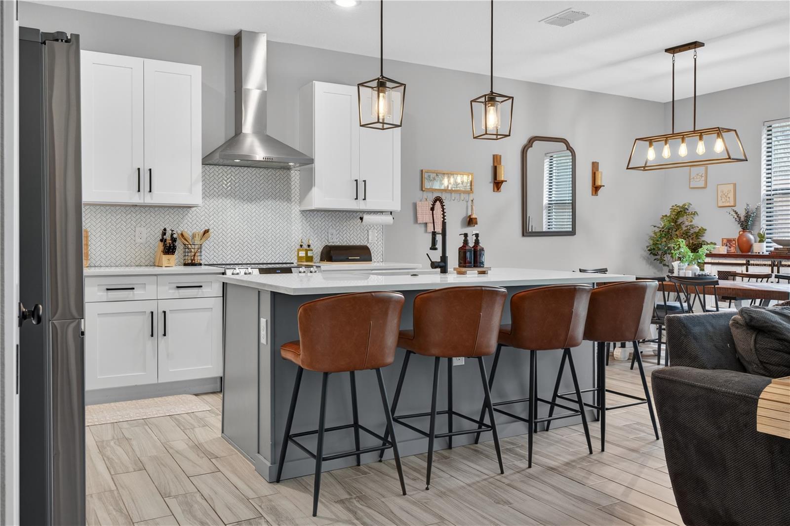 PALM LAKES ESTATES - Residential