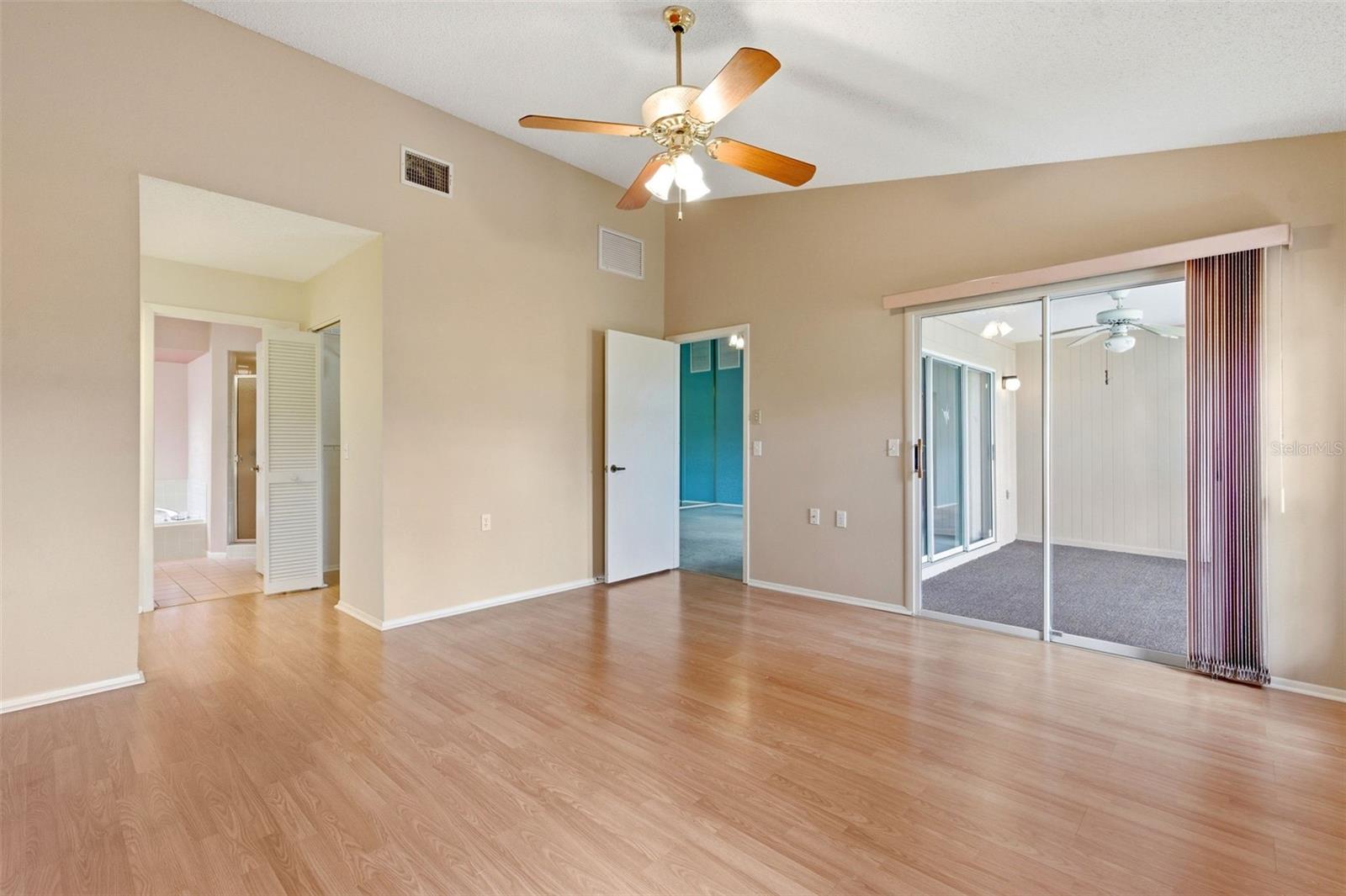 HERITAGE LAKE - Residential