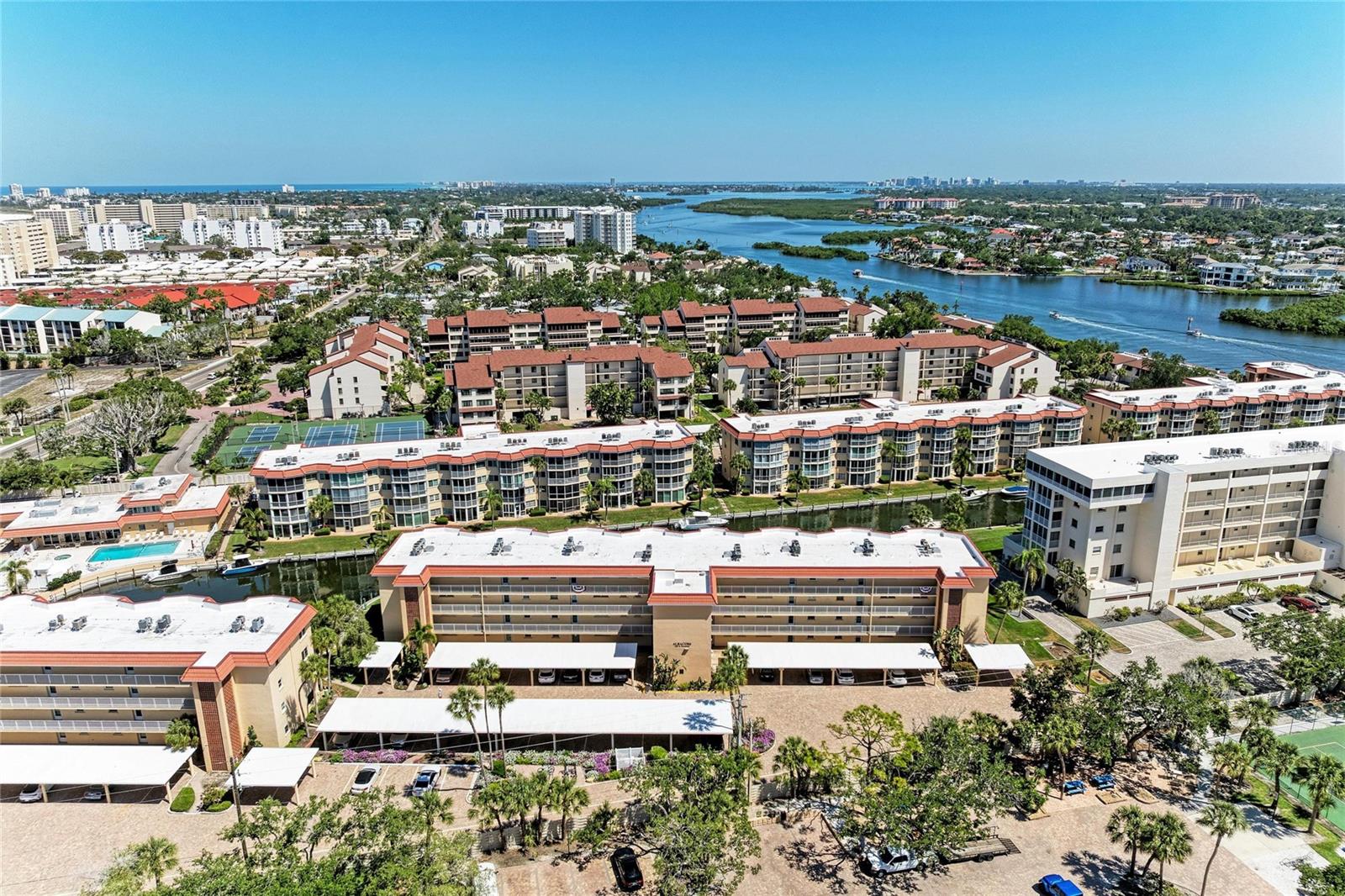 SIESTA HARBOR I - Residential