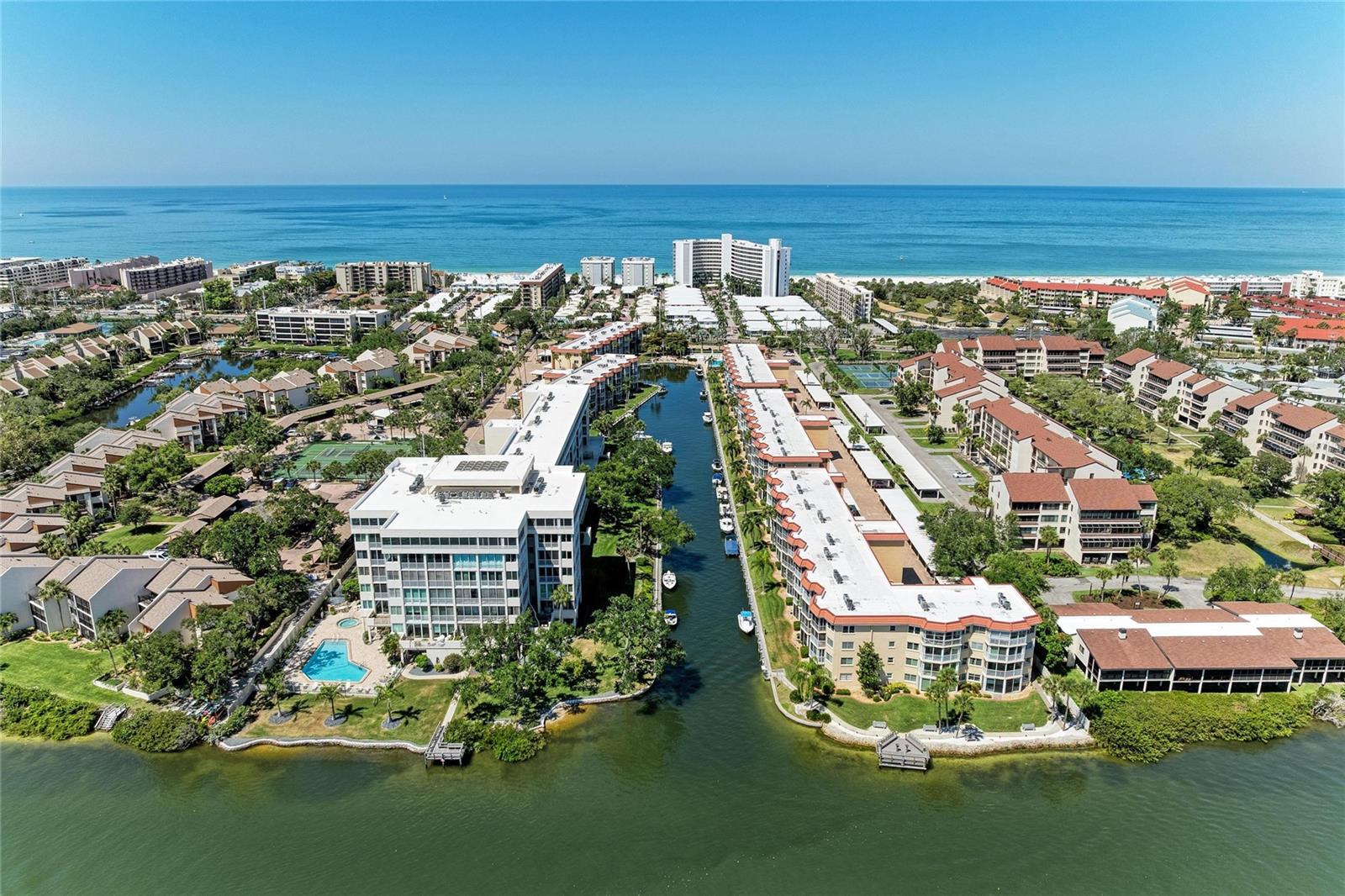 SIESTA HARBOR I - Residential