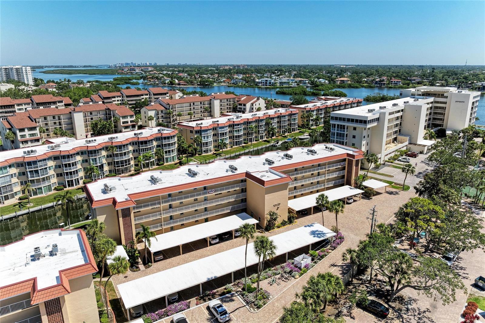 SIESTA HARBOR I - Residential