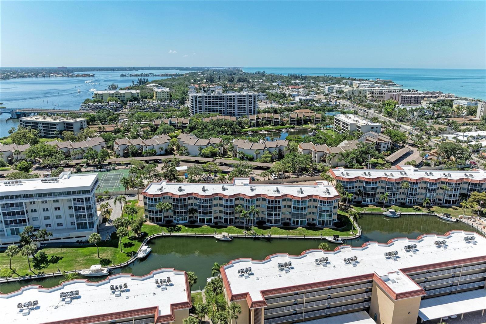 SIESTA HARBOR I - Residential