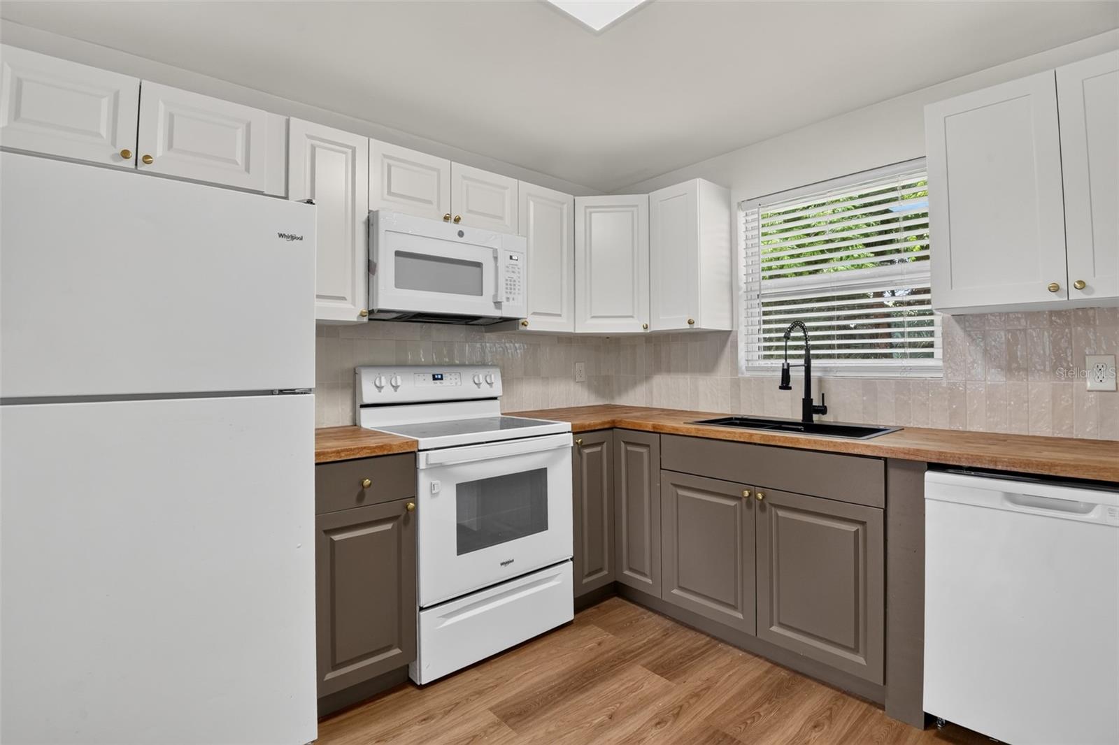 EDGEWATER ACRES UNIT 06 RESUB - Residential