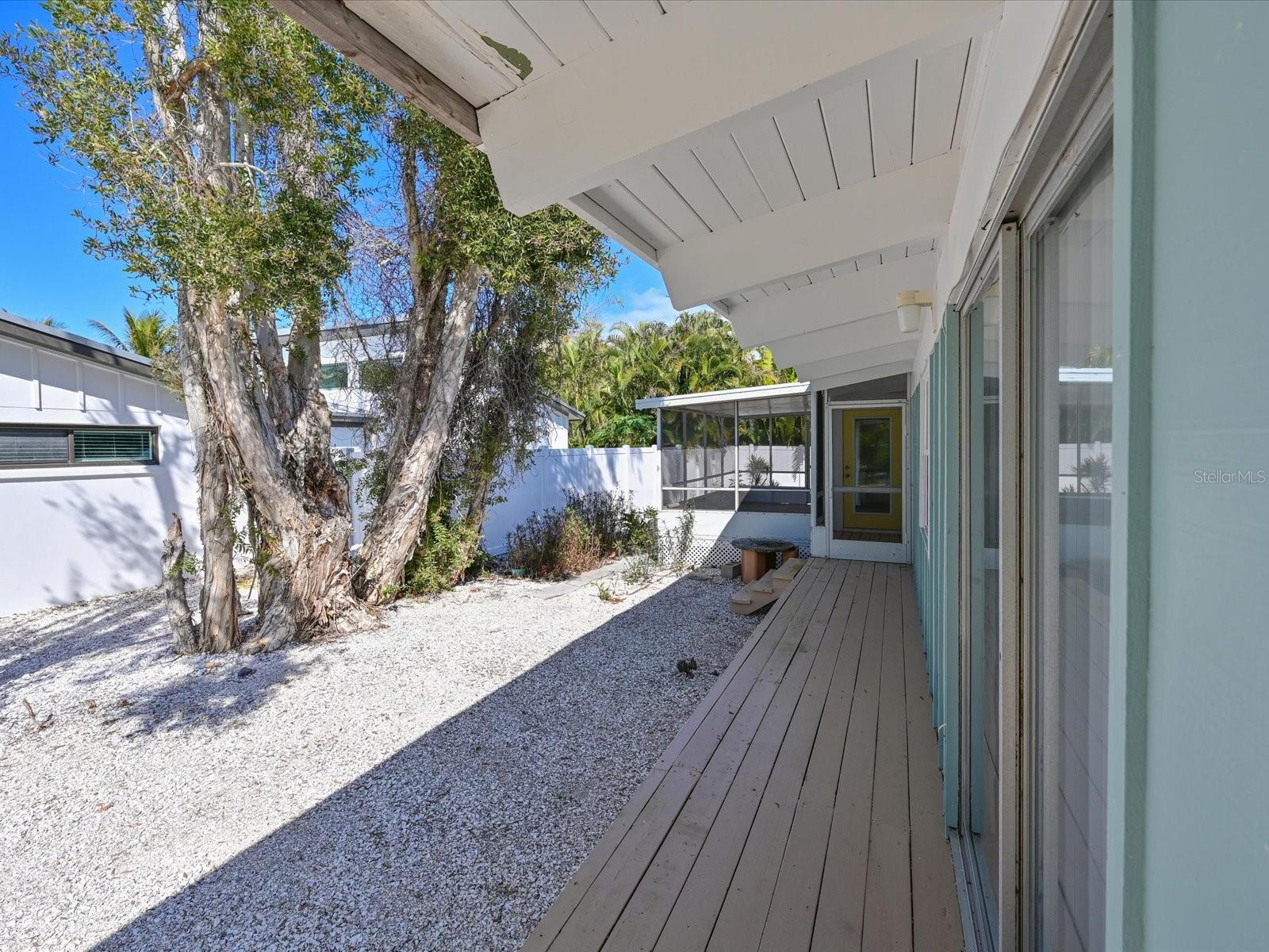 LUANA ISLES - Residential