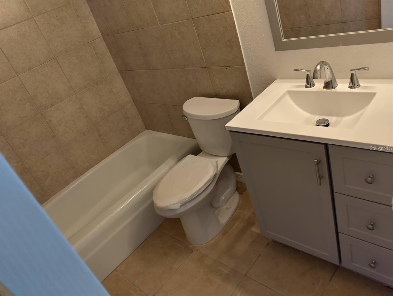 LARGO LAKE APTS - Residential Lease