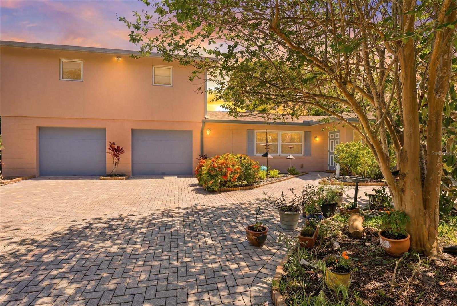 SOUTH GATE UNIT 27 - Residential