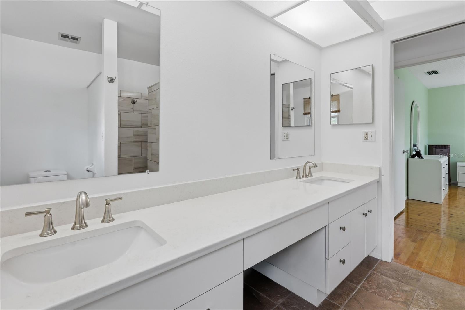 SOUTH GATE UNIT 27 - Residential