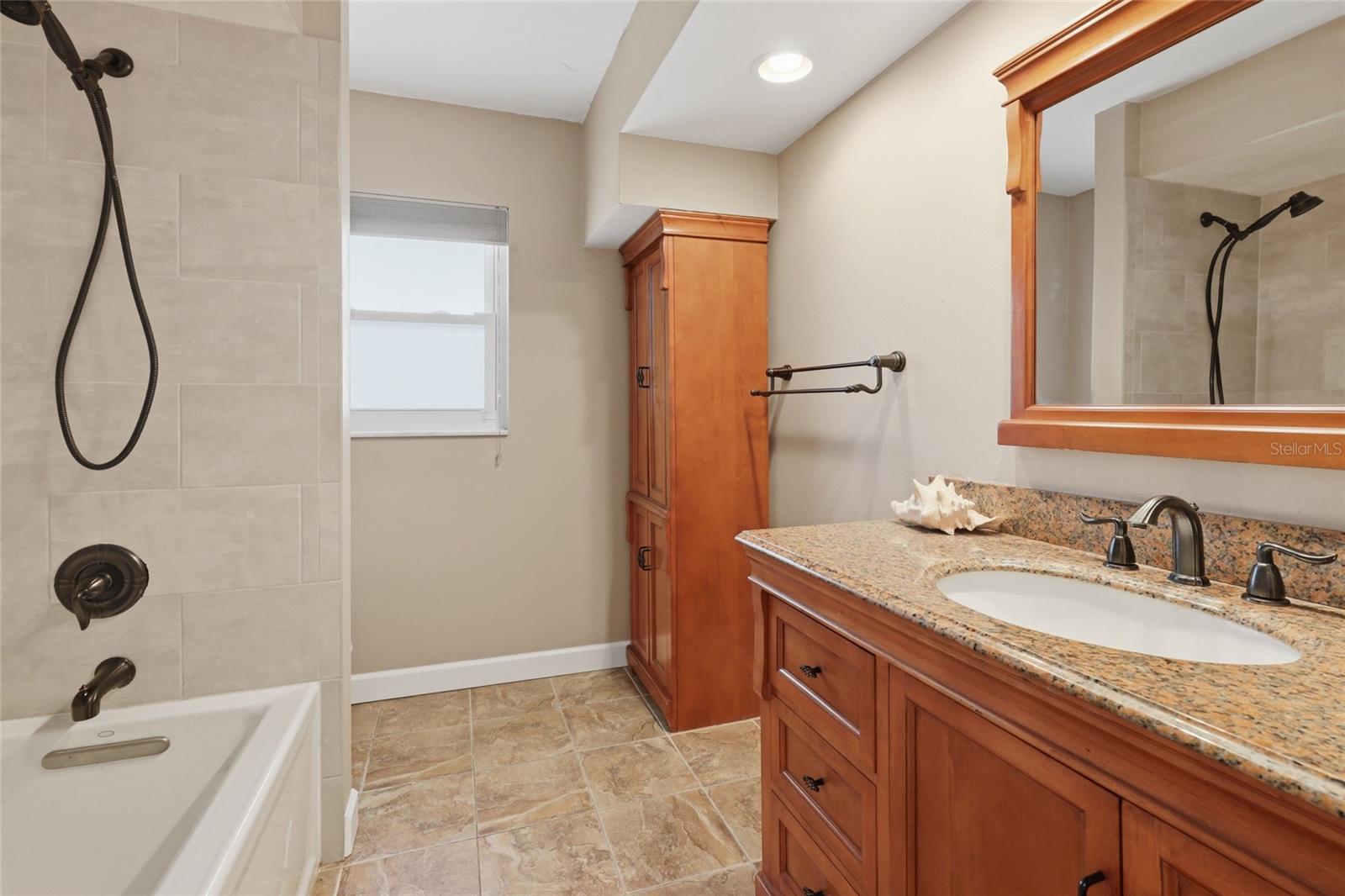 SOUTH GATE UNIT 27 - Residential