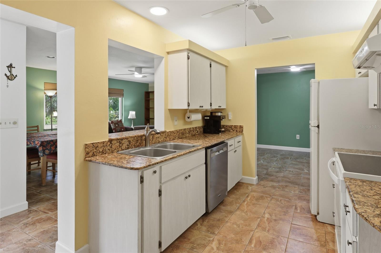 SOUTH GATE UNIT 27 - Residential