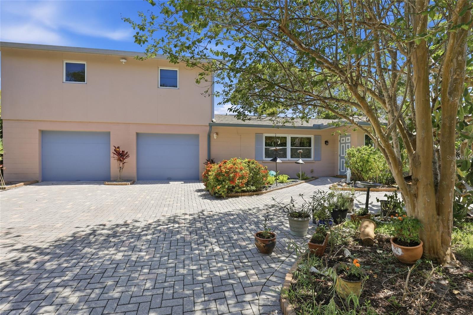 SOUTH GATE UNIT 27 - Residential