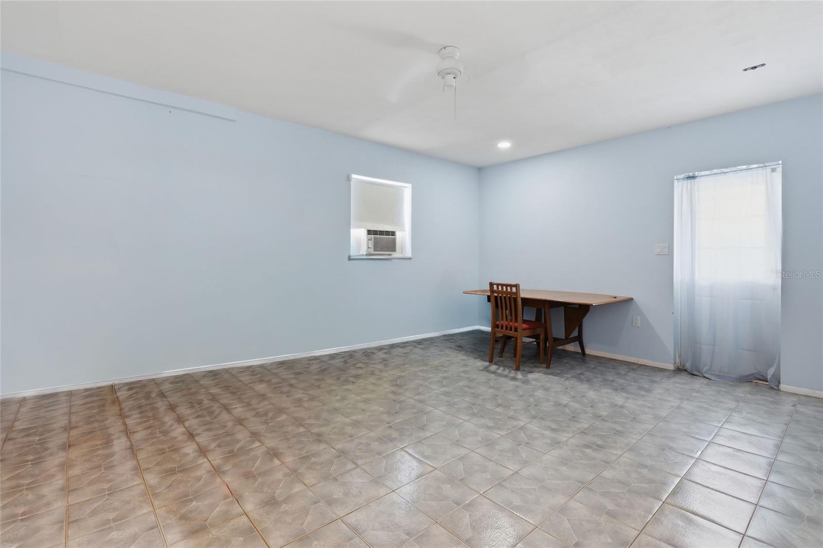 SOUTH GATE UNIT 27 - Residential