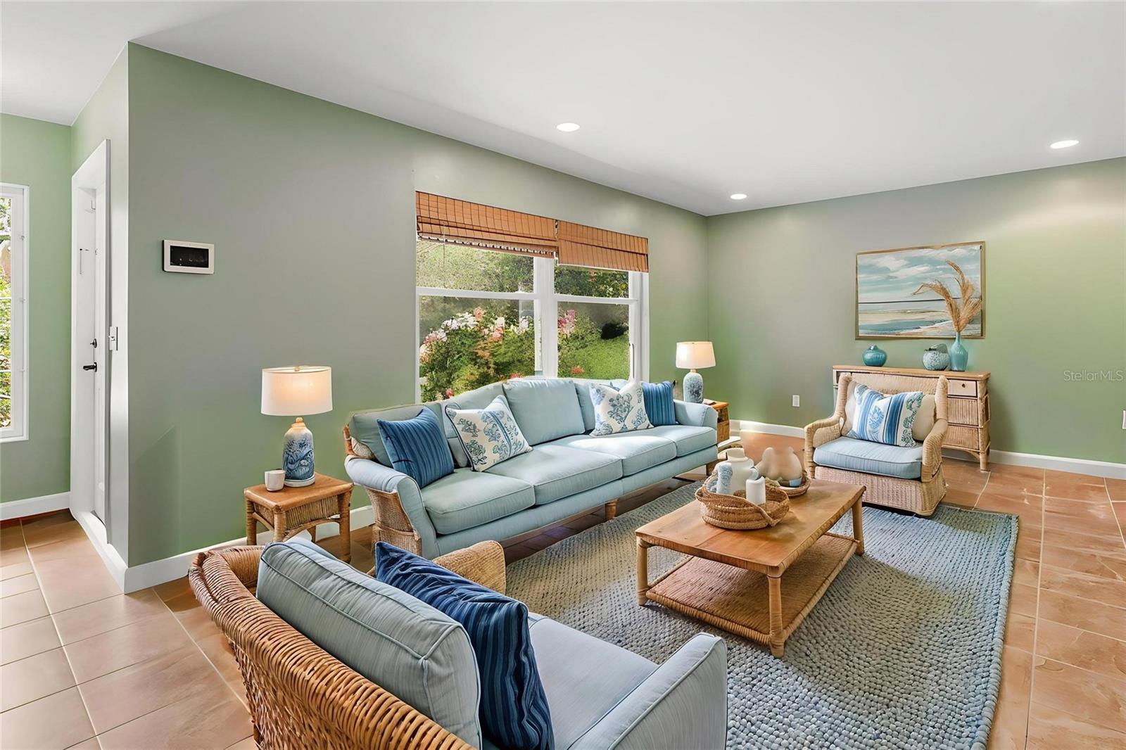 SOUTH GATE UNIT 27 - Residential