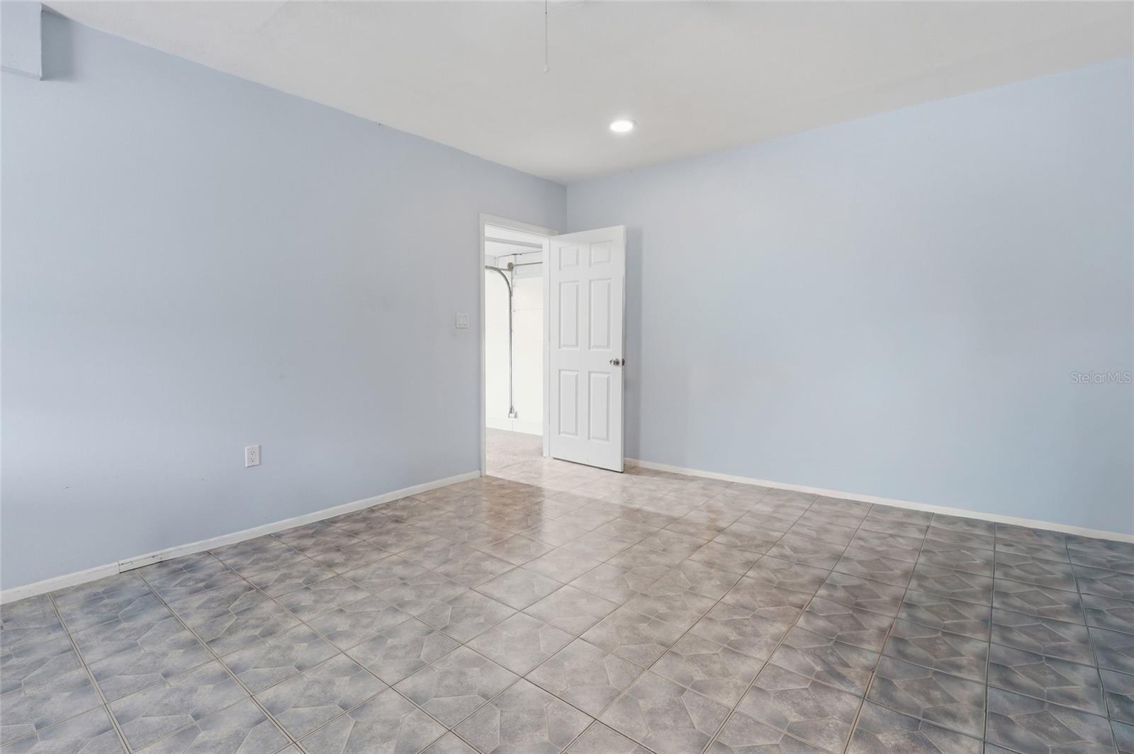SOUTH GATE UNIT 27 - Residential