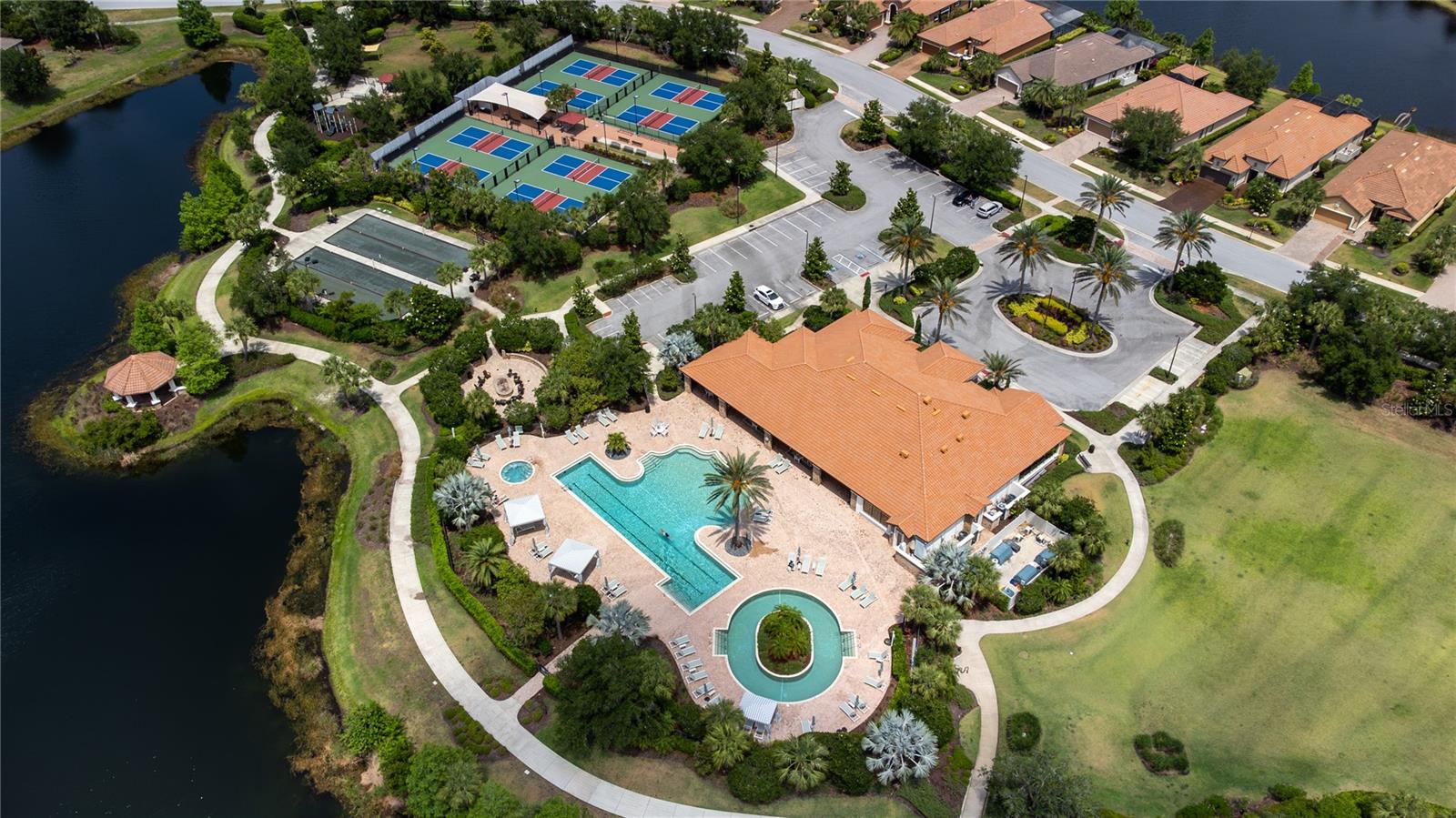 ESPLANADE GOLF AND COUNTRY CLUB - Residential