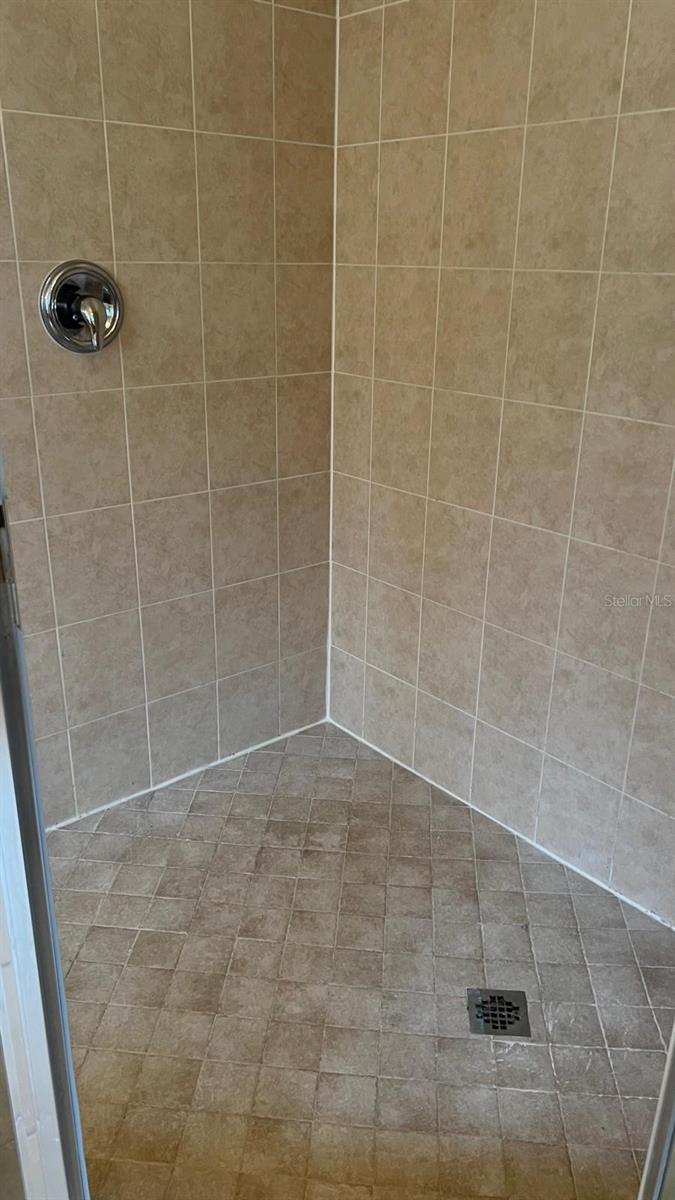 LA VINA 49 135 - Residential Lease