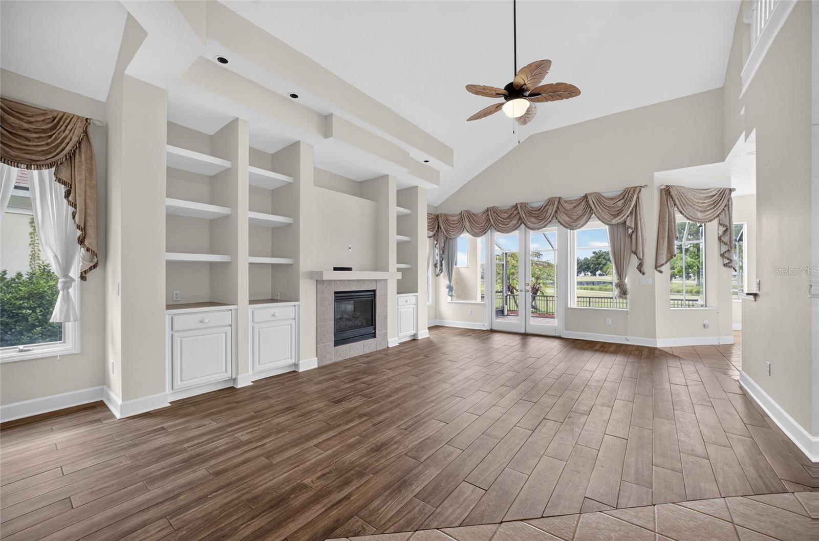 DEER ISLAND CLUB 2ND REPLAT THE - Residential