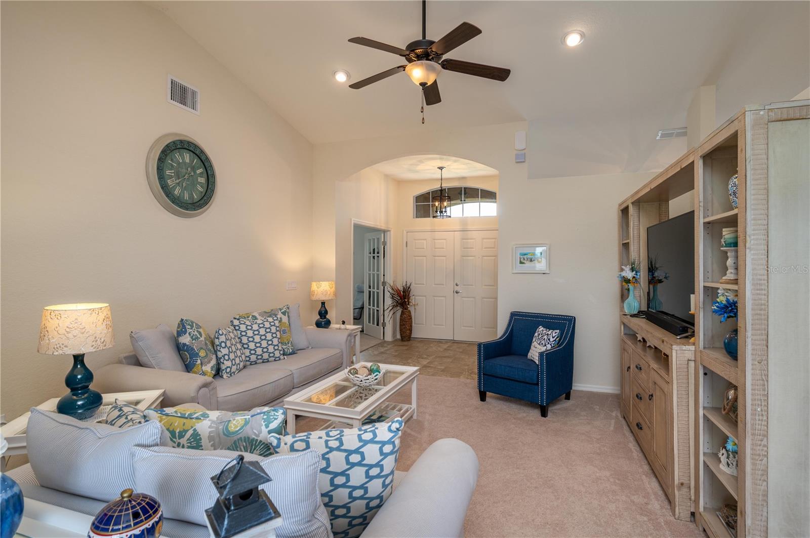 COUNTRY CLUB ESTATES - Residential