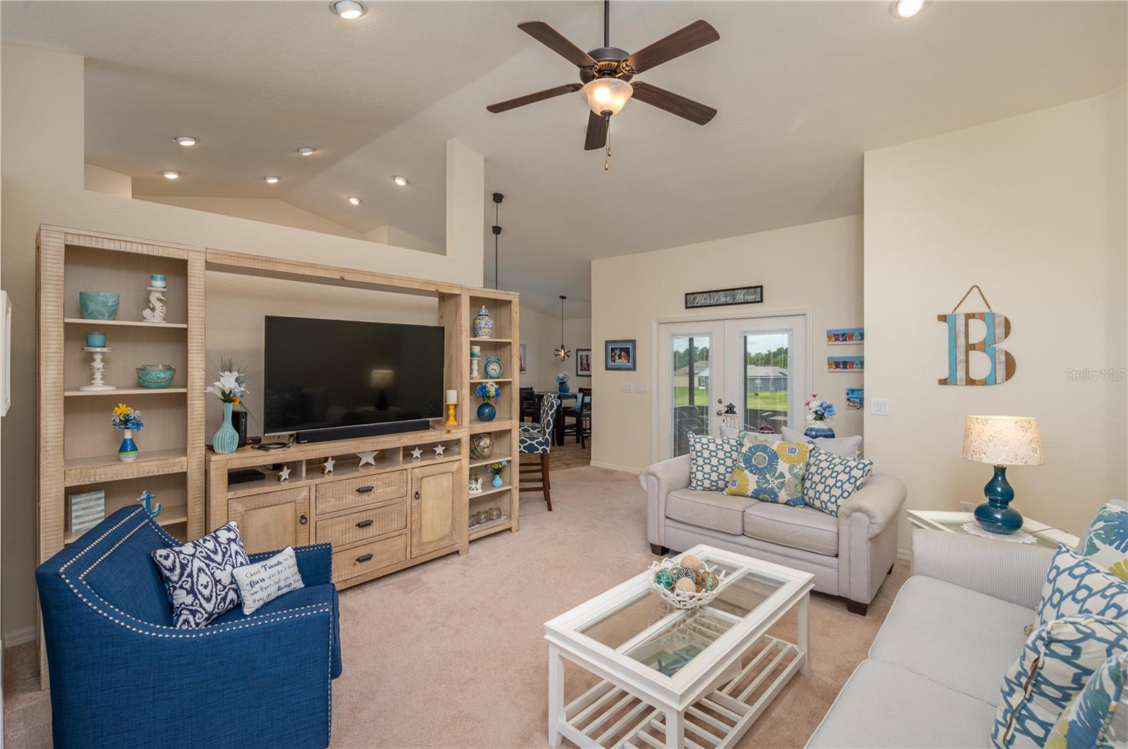 COUNTRY CLUB ESTATES - Residential