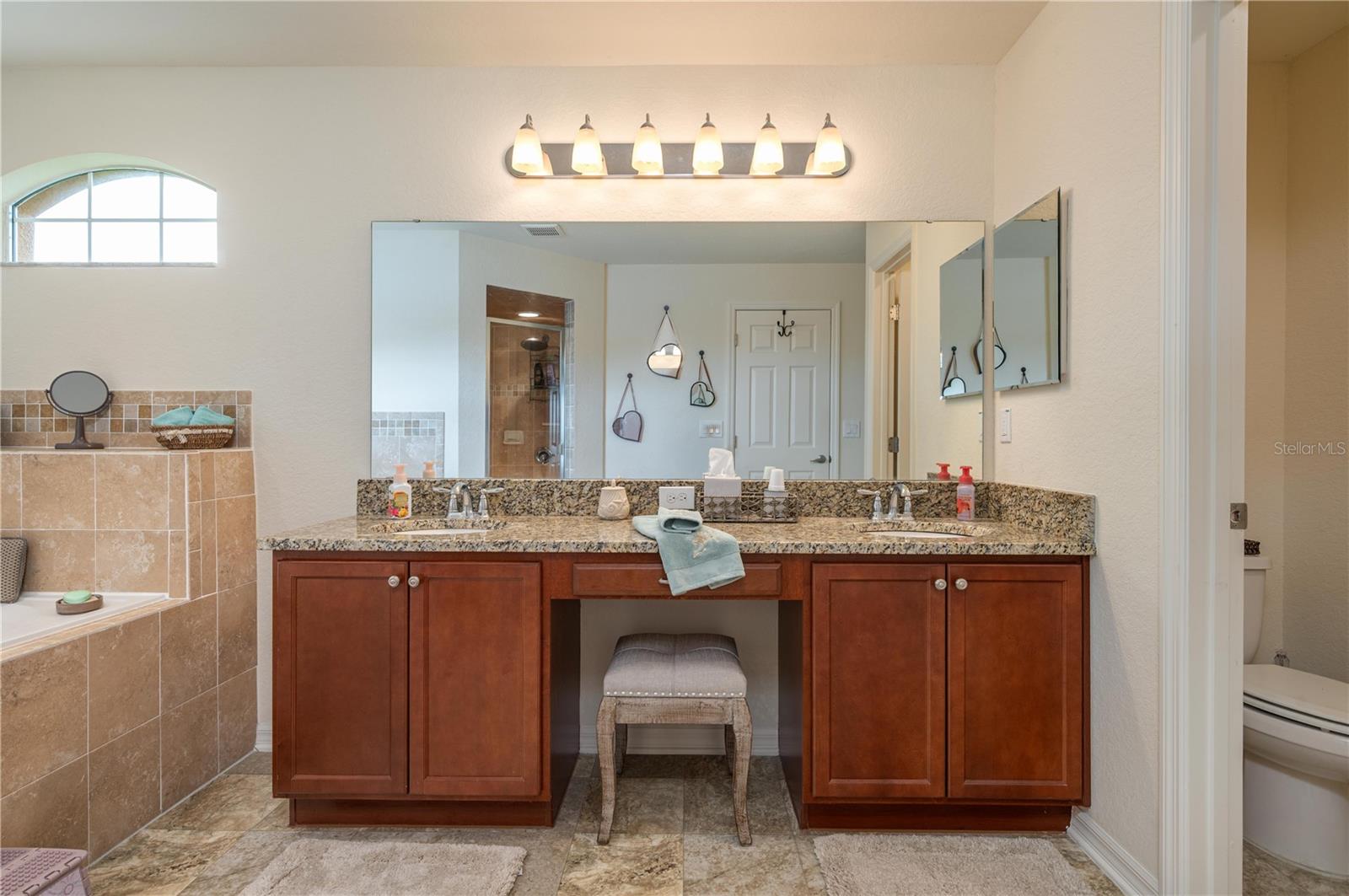 COUNTRY CLUB ESTATES - Residential