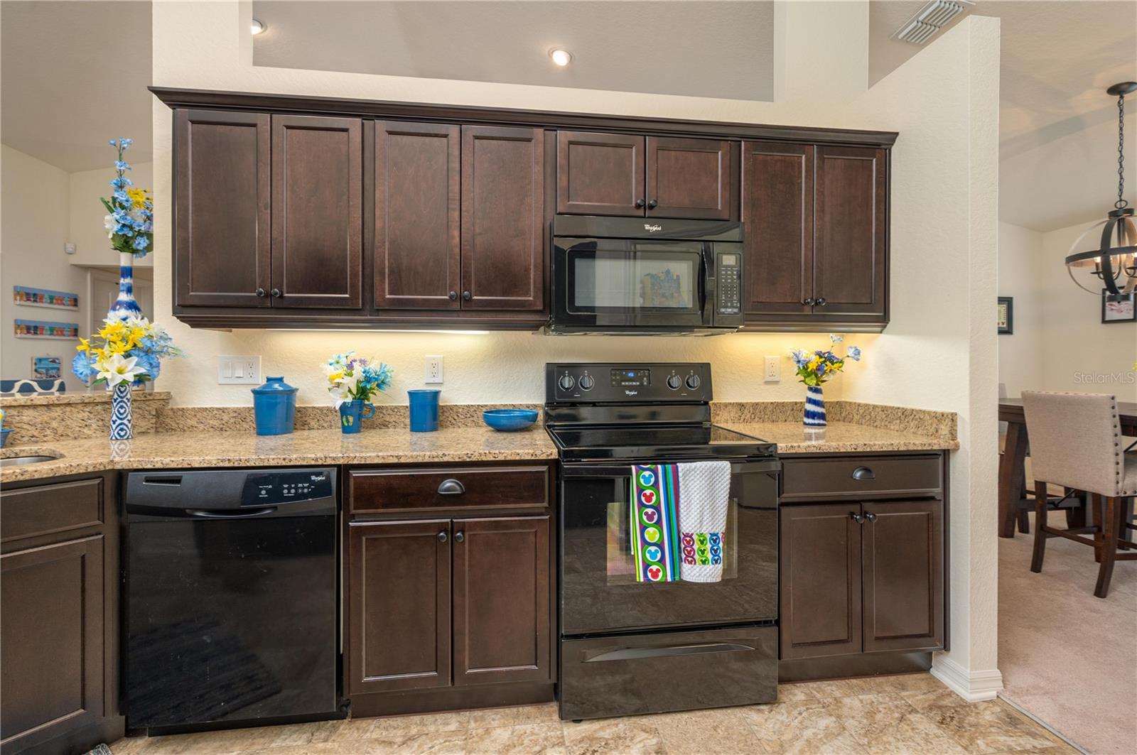 COUNTRY CLUB ESTATES - Residential
