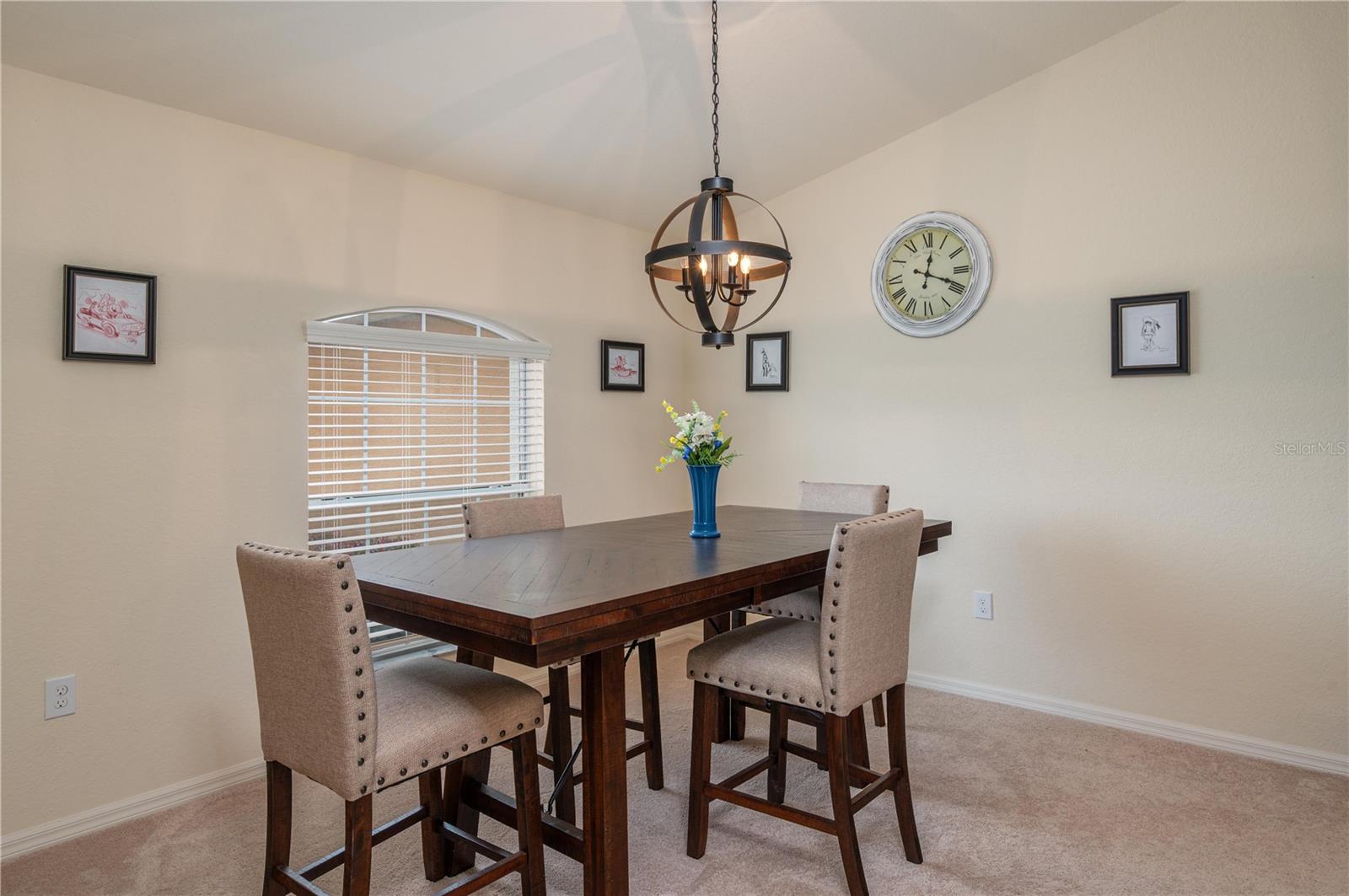 COUNTRY CLUB ESTATES - Residential