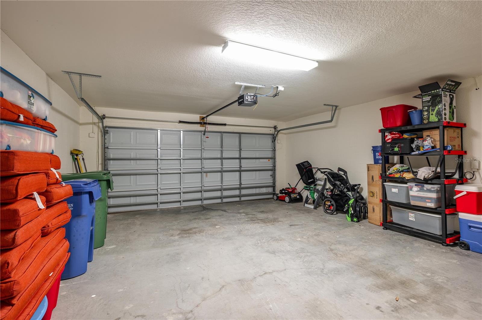 COUNTRY CLUB ESTATES - Residential