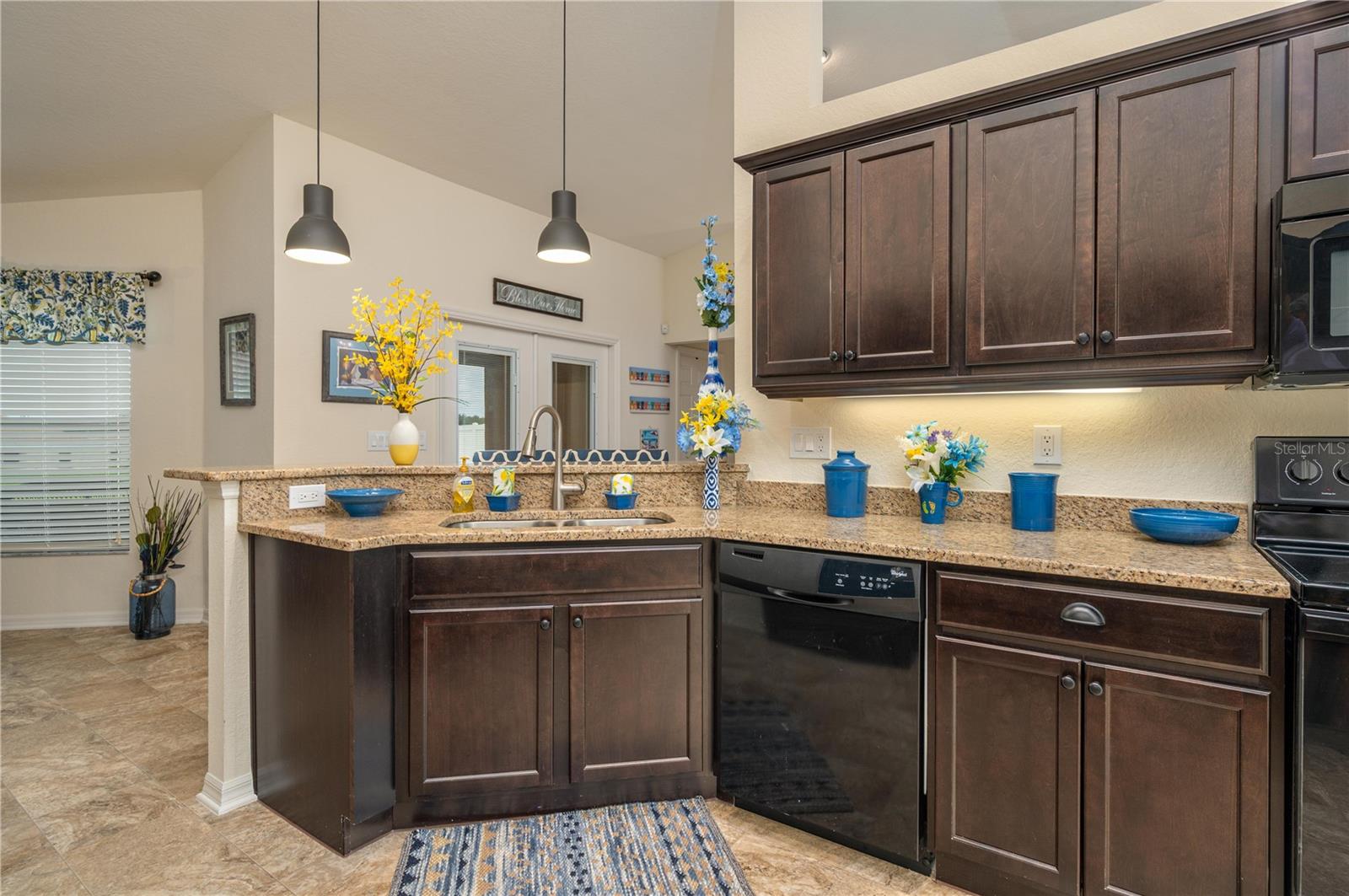 COUNTRY CLUB ESTATES - Residential