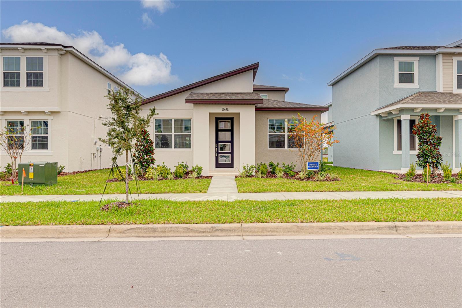 Don't miss the opportunity to live in the brand new 3BEDS, 2.5BATHS, 2-car garage Single Family House in Meridian Parks Community. The Master bedroom is downstairs. There are Electronic range, Microwave, Food Disposal, Dishwasher, Washer, Dryer and refrigerator. This community is conveniently located 2 miles from 417, close to 528, Just 10 miles from Orlando International Airport. Supermarkets, Restaurants, Schools, Hospitals, and more. GREAT SCHOOL DISTRICT and colleges, as well as the Florida Hospital.