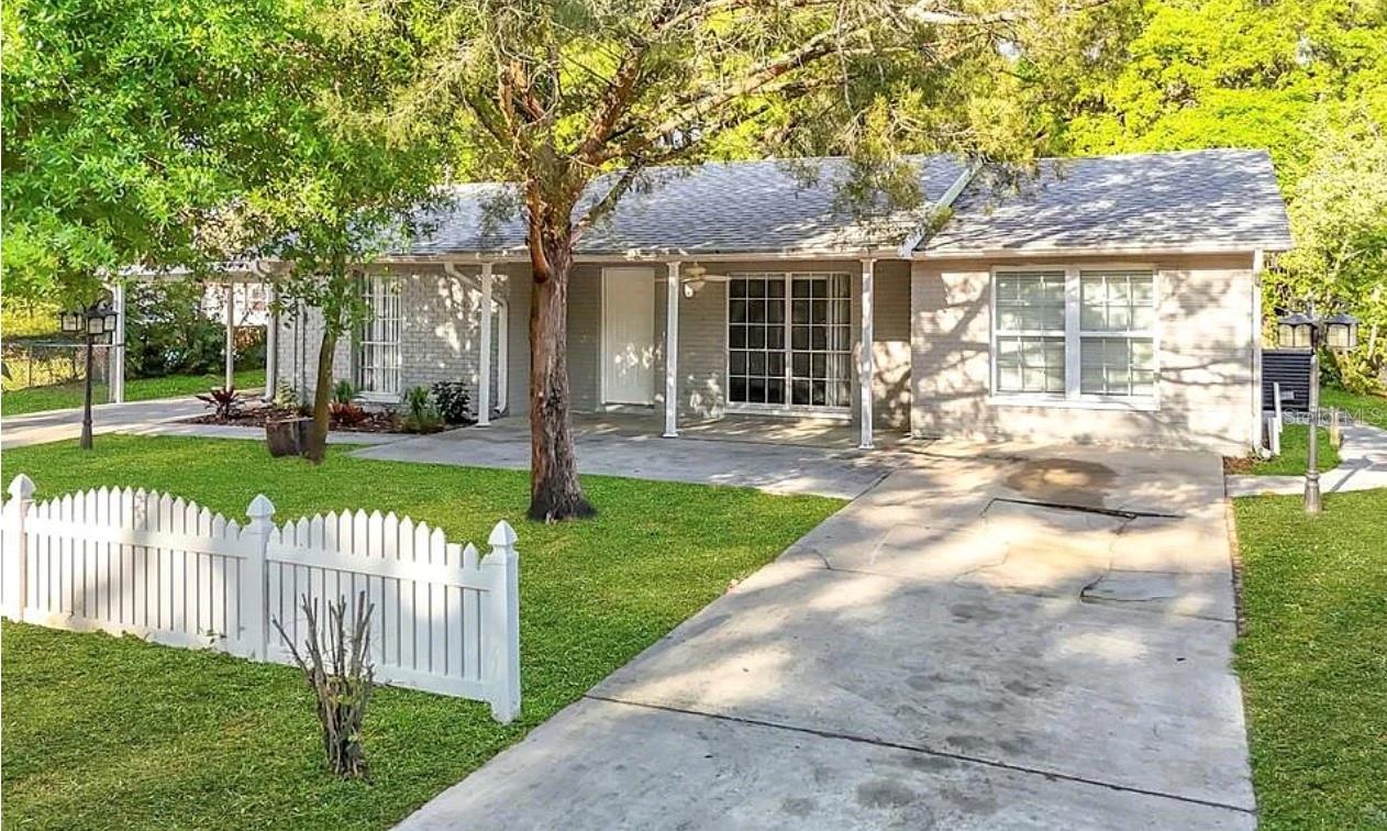 Charming and affordable rental opportunity in the heart of New Port Richey! This well-maintained residence offers 2 spacious bedrooms, 1 full bathroom, a comfortable living area, and private access for added convenience. Enjoy a functional layout, ample natural light, and a convenient location just minutes from Downtown New Port Richey, Sims Park, shopping, dining, schools, and major roadways.
Rent includes a private living space with separate access, providing added privacy and flexibility. No HOA. Available for immediate occupancy. Monthly rent: $1,600. First month's rent and security deposit required. Background and income verification required.
Conveniently located near US-19, SR-54, Gulf beaches, parks, and local entertainment. Schedule your showing today!