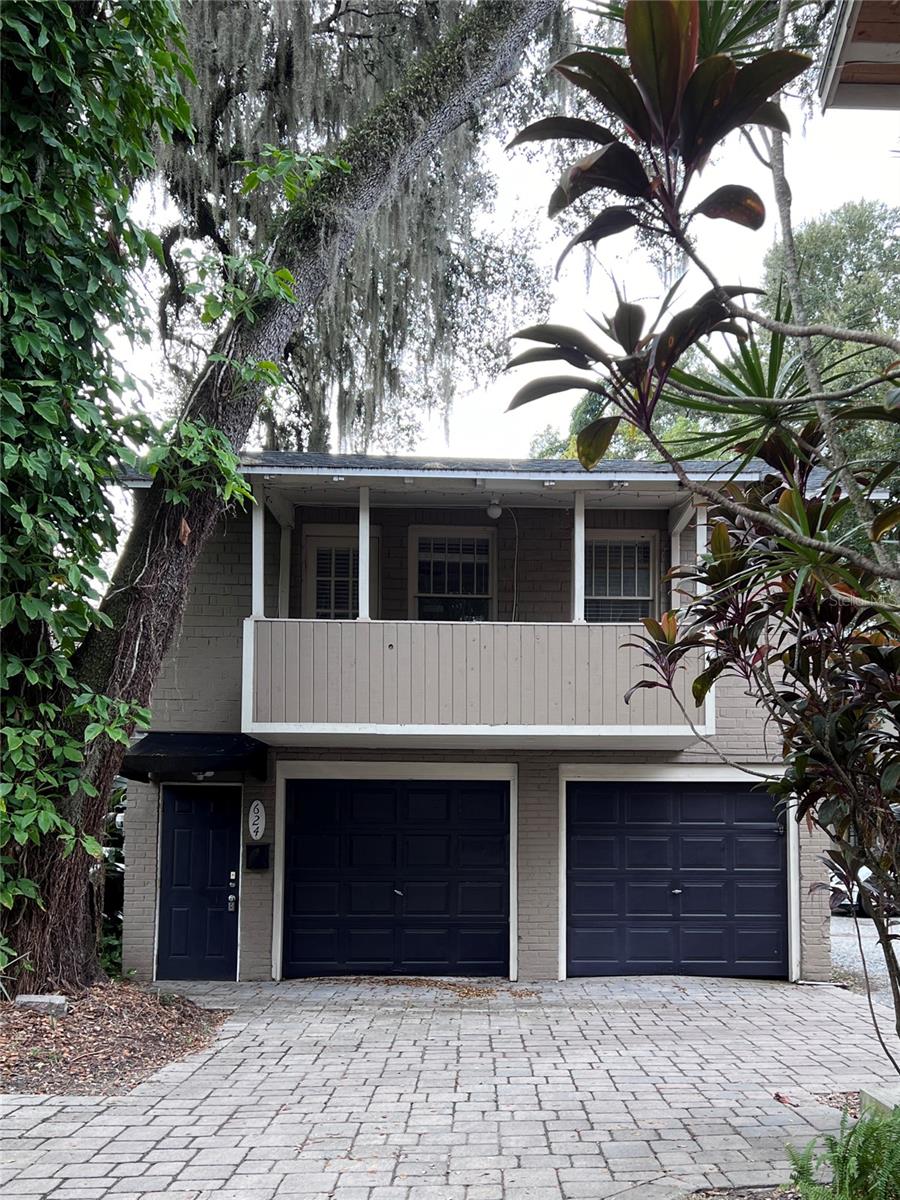 Prime location: Downtown/Delaney Park/Thorton Park 1/1 garage apt. Beautiful wood floors, kitchen with white cabinets, granite counters, a full bath with an ample sized shower. Single garage holds washer & dryer and storage, plenty of parking, private balcony. Water and sewage included. 2 window AC units, portable heater supplied.  Pets with restrictions accepted.