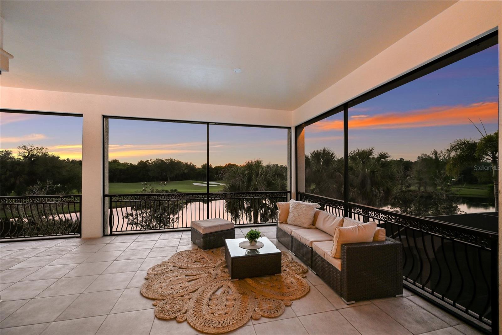 FOUNDERS CLUB - Residential