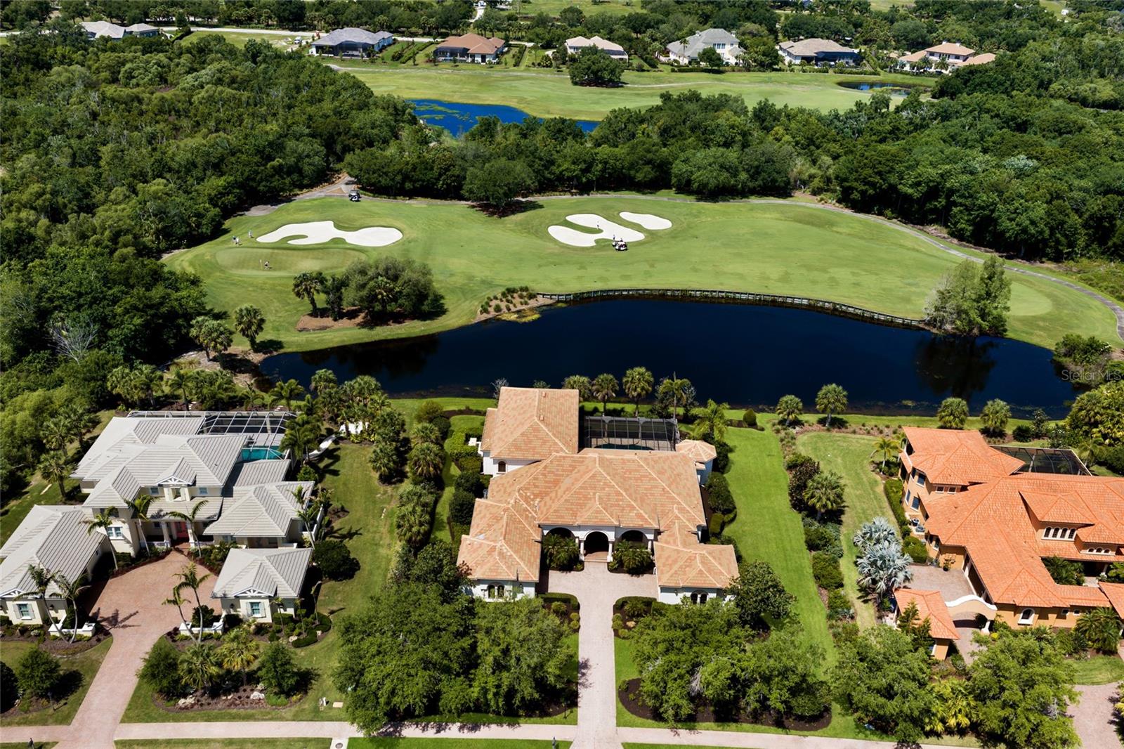 FOUNDERS CLUB - Residential