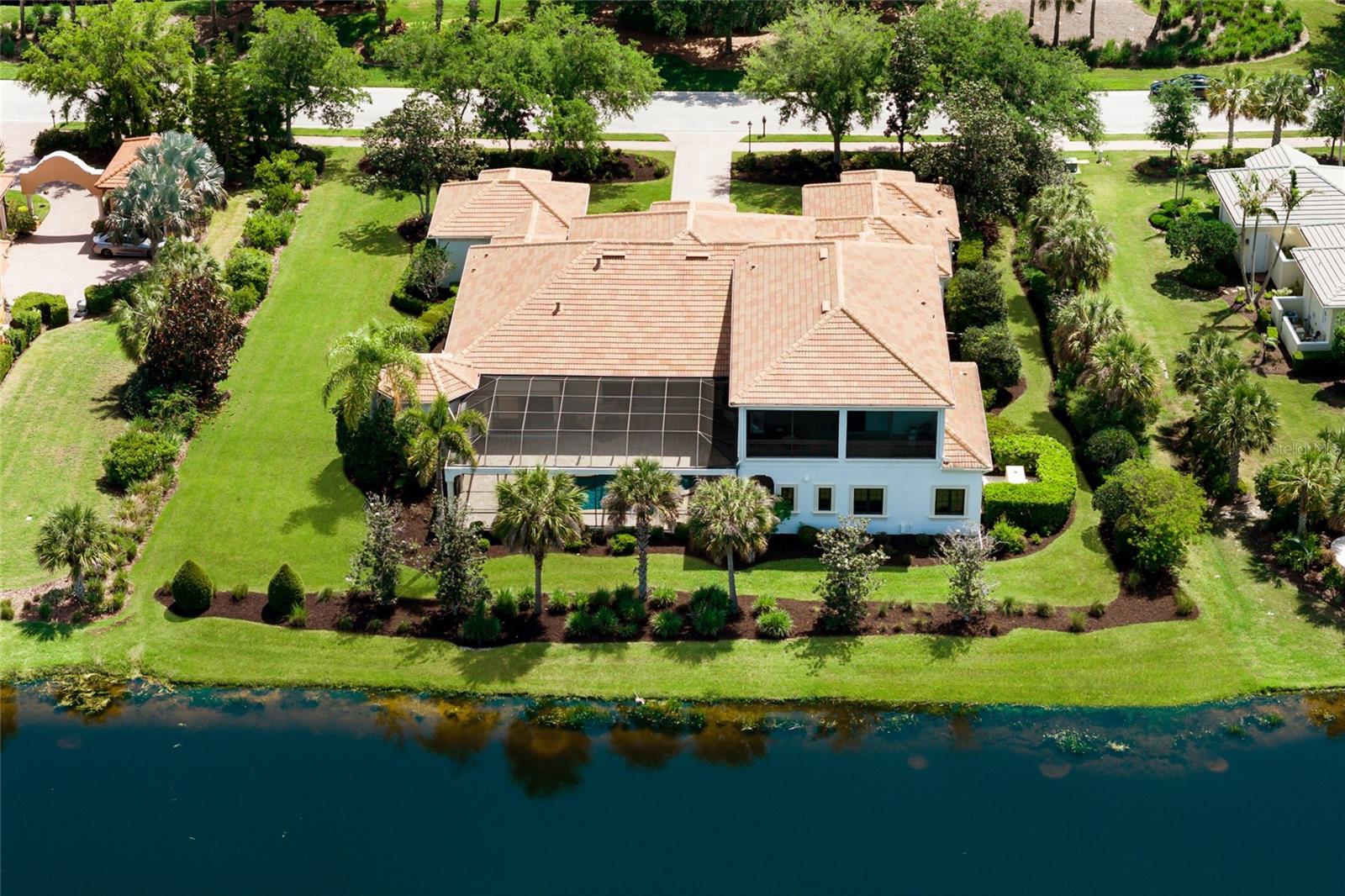 FOUNDERS CLUB - Residential