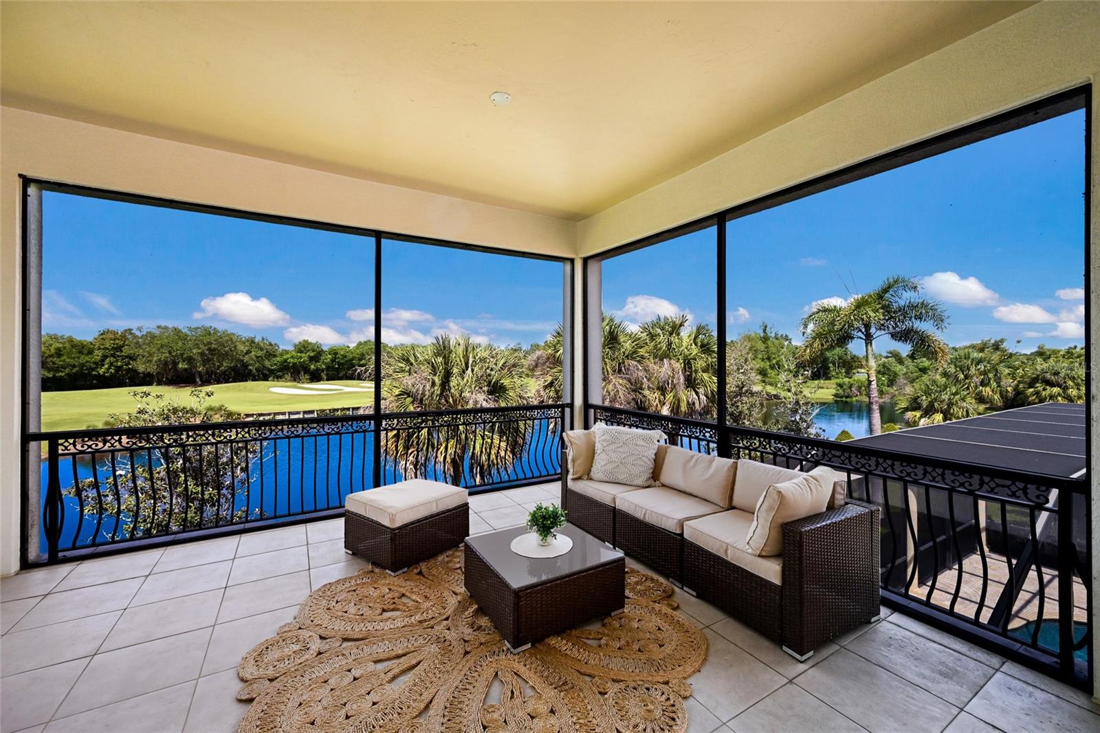 FOUNDERS CLUB - Residential