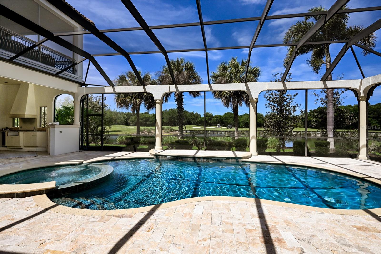 FOUNDERS CLUB - Residential
